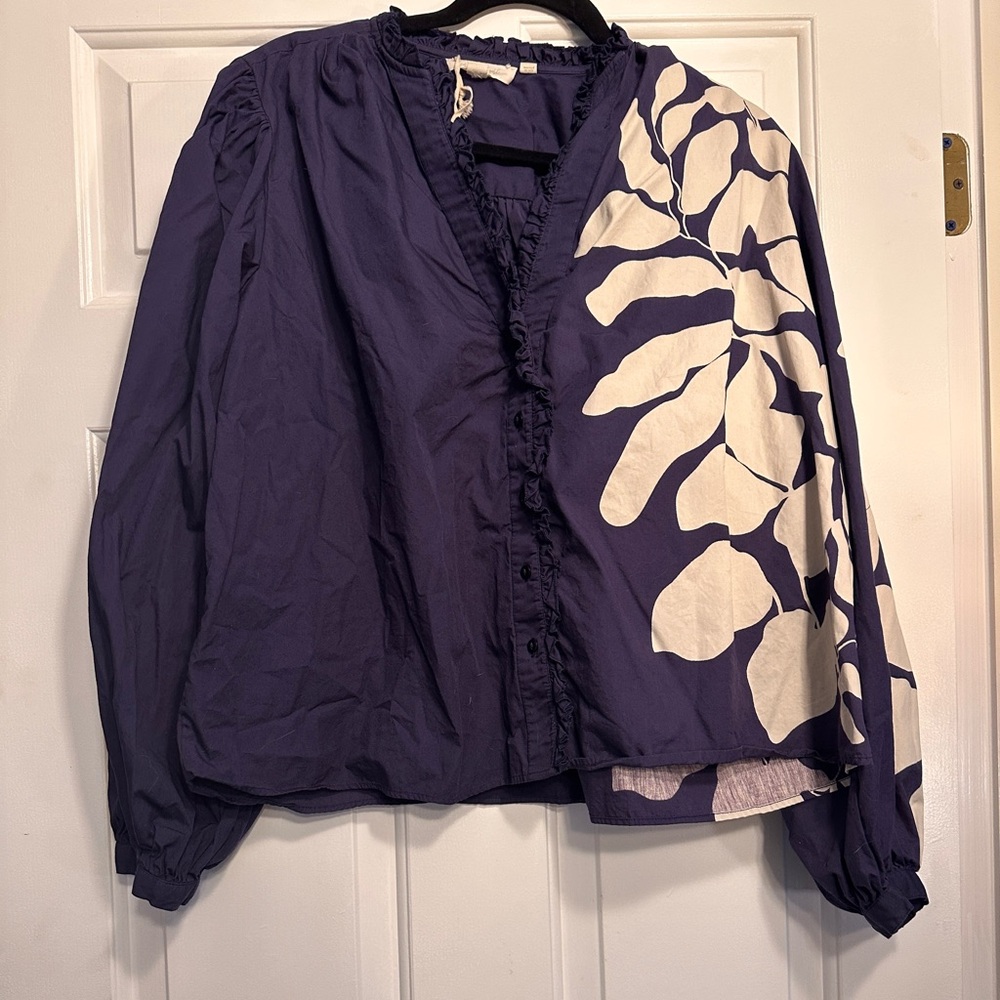 Women's blue and White Floral Top